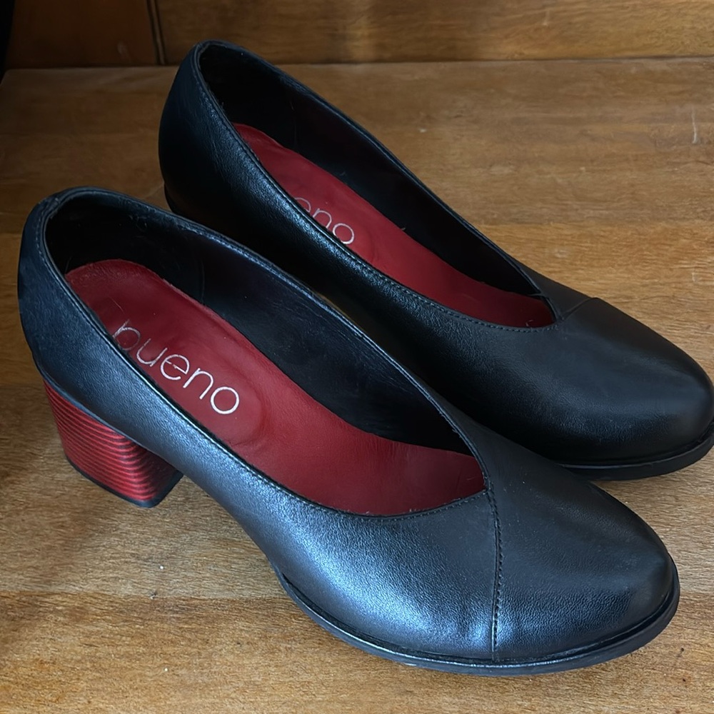 Bueno leather shoes block heel.